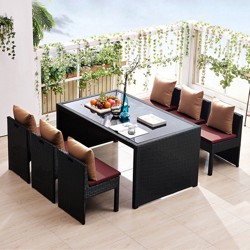 테이블 1개와 의자 6개