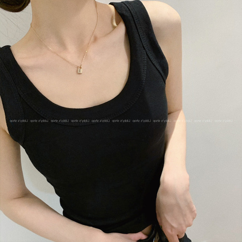 Korean wide shoulder strap anti-exposure vest women's summer wear that covers the breasts and wears a base layer top with a slim fit