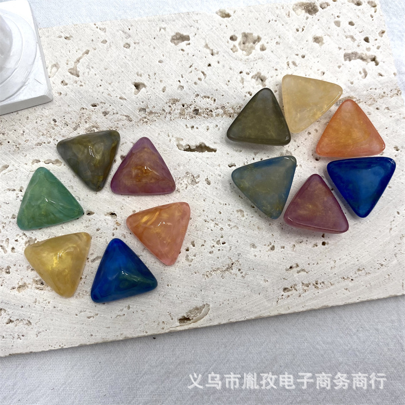 Nuevo oro translúcido perla triángulo resina parche DIY hecho a mano teléfono móvil Shell pendientes horquilla Accesorios