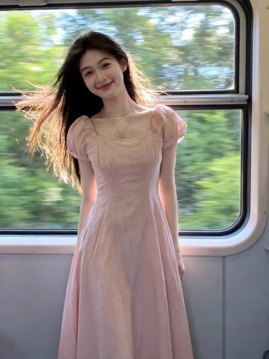 Váy cổ vuông tay bồng thắt eo dáng suông midi kiểu Pháp — màu hồng