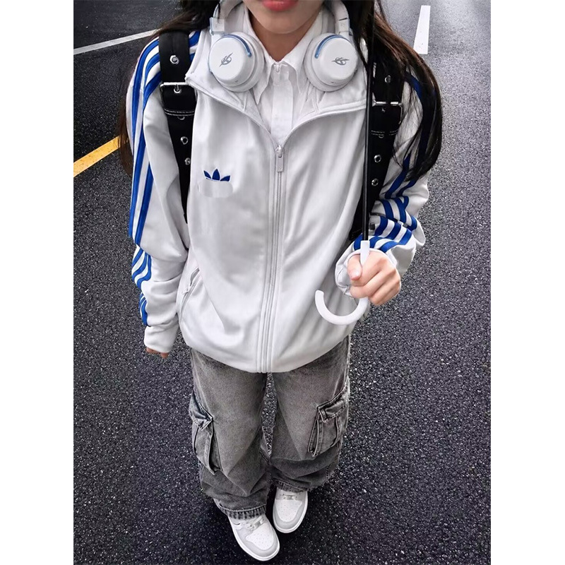 Clover sports jacket, autumn/winter collection, unisex, with embroidered logo, American retro style, three-stripe design Clover sports jacket, autumn/winter collection, unisex, with embroidered logo, American retro style, three-stripe design
