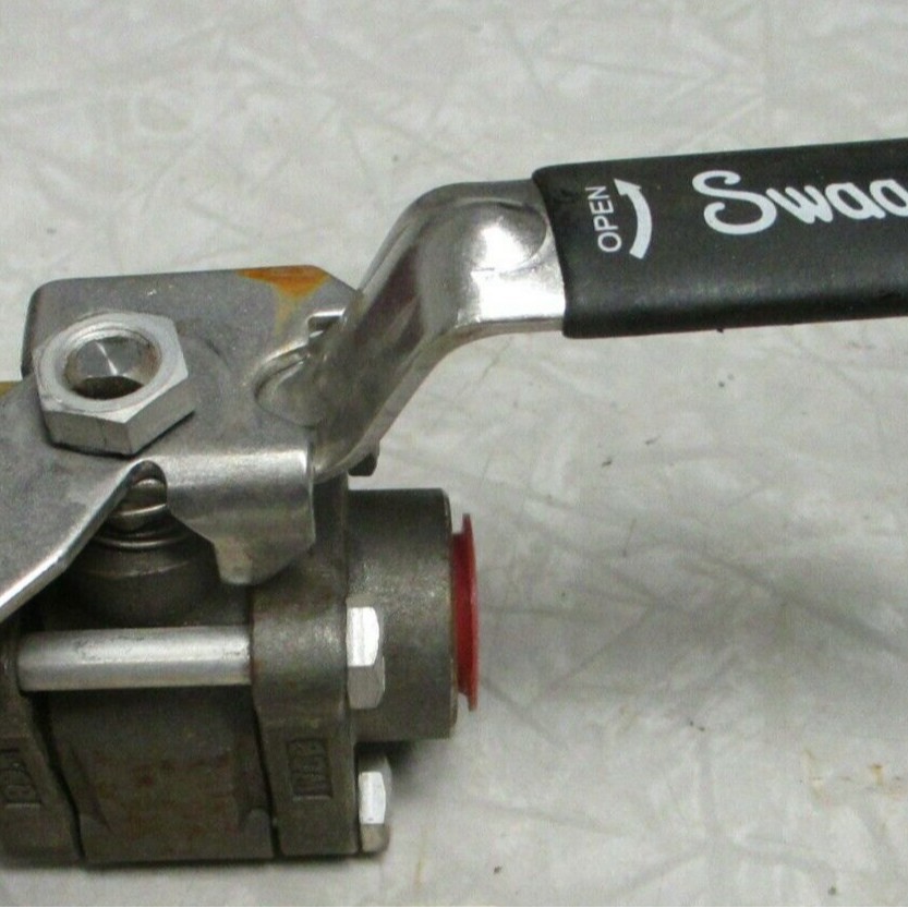 世伟洛克 S-63TF8 球阀 | 1/2" 2200 psig 螺纹 NPT 带锁定杆