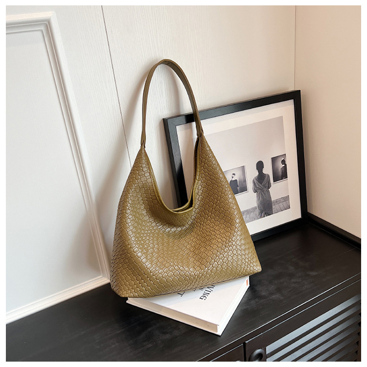 Guangzhou Fashion Weaving popular bolso especial de cercanías diseño de nicho simple bolso axila de gran capacidad bolso de hombro inclinado
