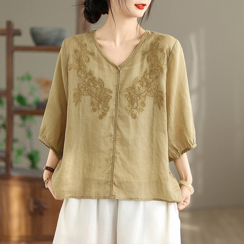 实拍2025年夏季薄款重工刺绣棉麻文艺宽松V领绣花衬衫上衣女
