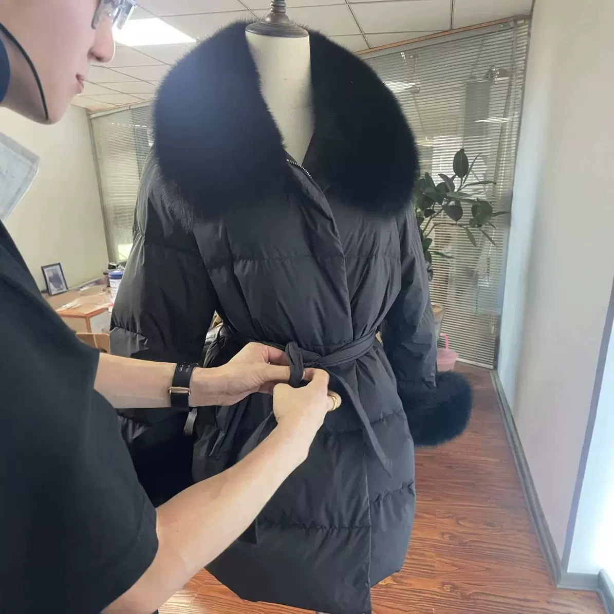 2025新款狐狸毛领加袖口毛90鹅绒服中长款外套加厚保暖修身羽绒服