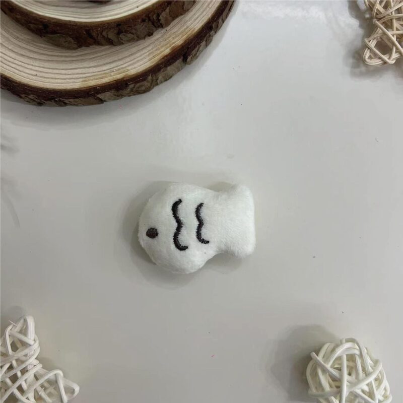 漫画ぬいぐるみ子猫かわいい魚と蜂ブローチヘアピン日本の子供用アクセサリー衣類バッグ多用途|undefined