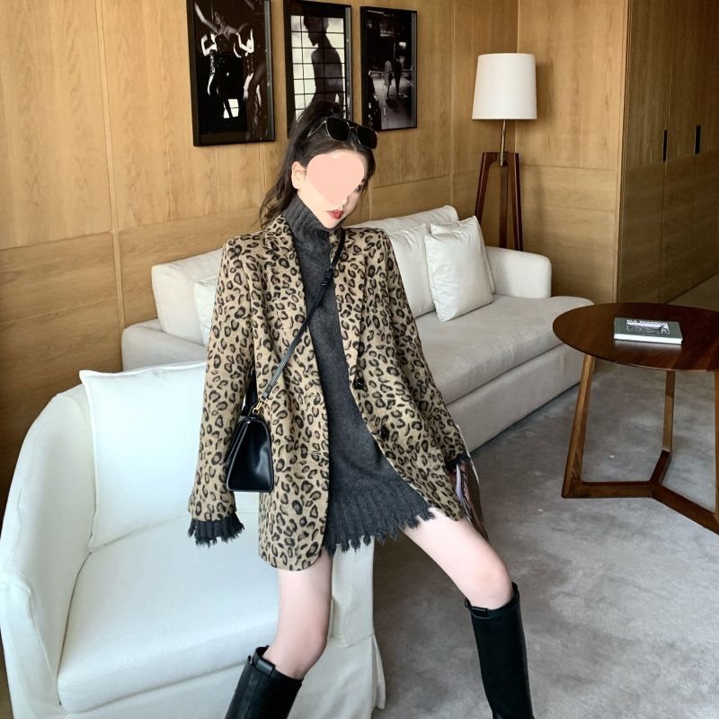 (2개) 2024 겨울 새로운 여성 세트 디자인 센스 어깨 니트 스웨터 레오파드 무늬 세트 재킷 투피스 트렌디 인