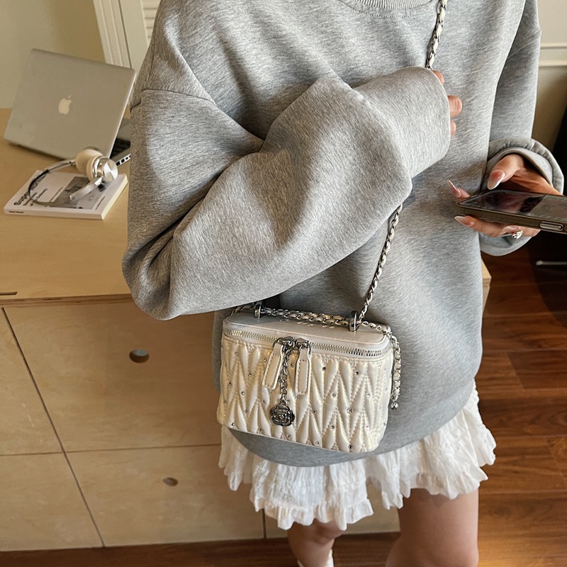 Bolso de cubo de moda coreana 2025 nuevo bolso de cadena pequeño bolso de hombro con diamantes con fragancia pequeña bolso de mensajero de hilo bordado de diamantes mujer