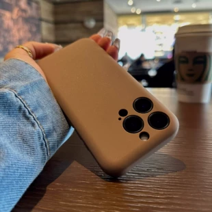 Чехол для iPhone 16 силиконовый с полной защитой камеры матовый на ощупь как кожа