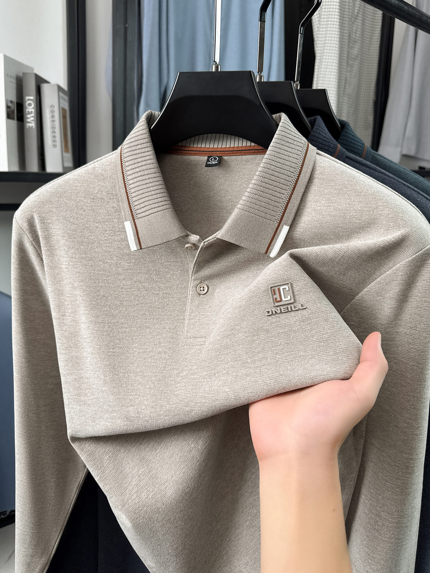 High-end textured men's long-sleeve polo shirt with contrasting collar trim, suitable for young and middle-aged men, for business casual wear in spring and autumn