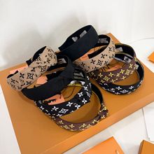 ����ߵ���Ҷ�ݲ���ϴ���������ż�Լ����ͷ������ʱ���ϻ�ѹ��Ů