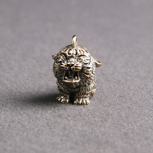 Brass old cartoon tiger keychain pendant Q version zodiac tiger figure creative pendant small copper wholesale