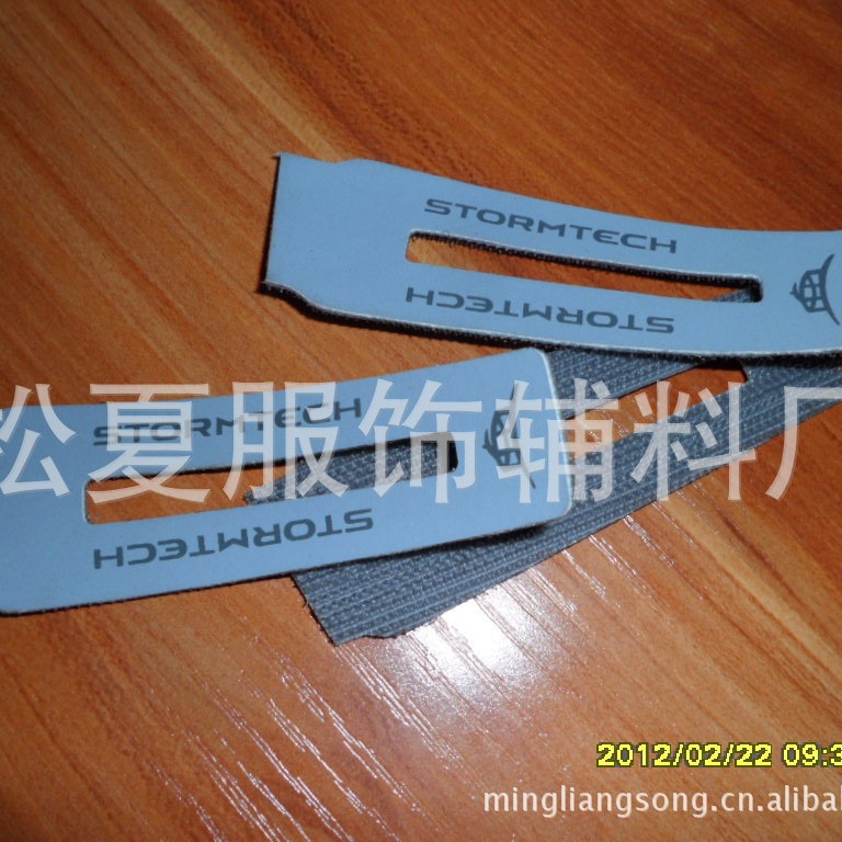 长期供应各种颜色的环保丝印电压标立体印刷标魔术贴袖袢拉头