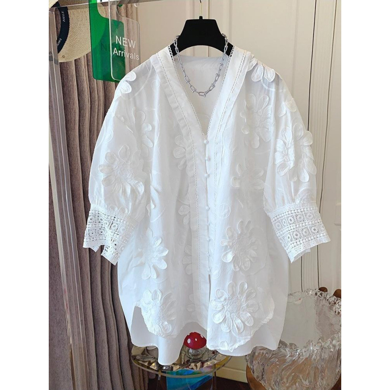 High-end French Style Elegant Flower Lace V-neck White Short-sleeved Shirt Loose Fashion Large Edition Top Summer New