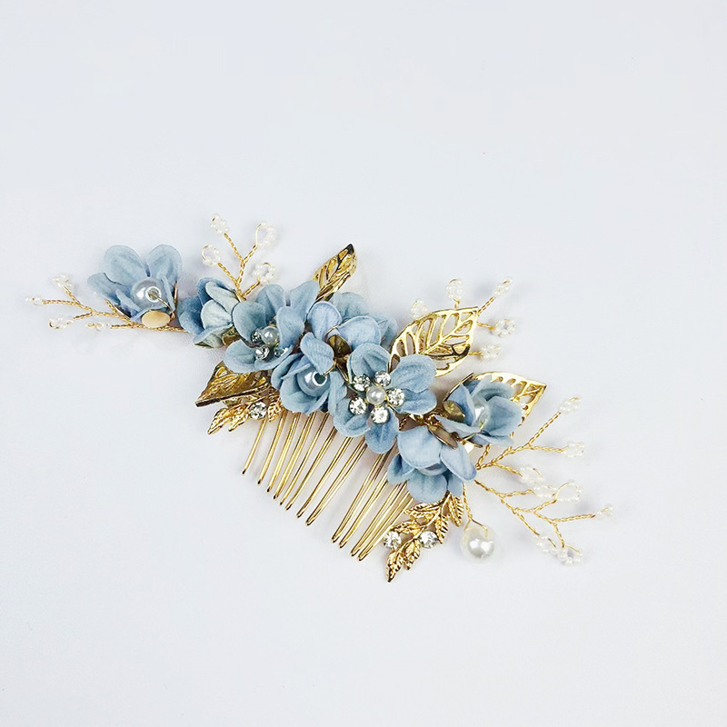 큰 보라색 머리 빗