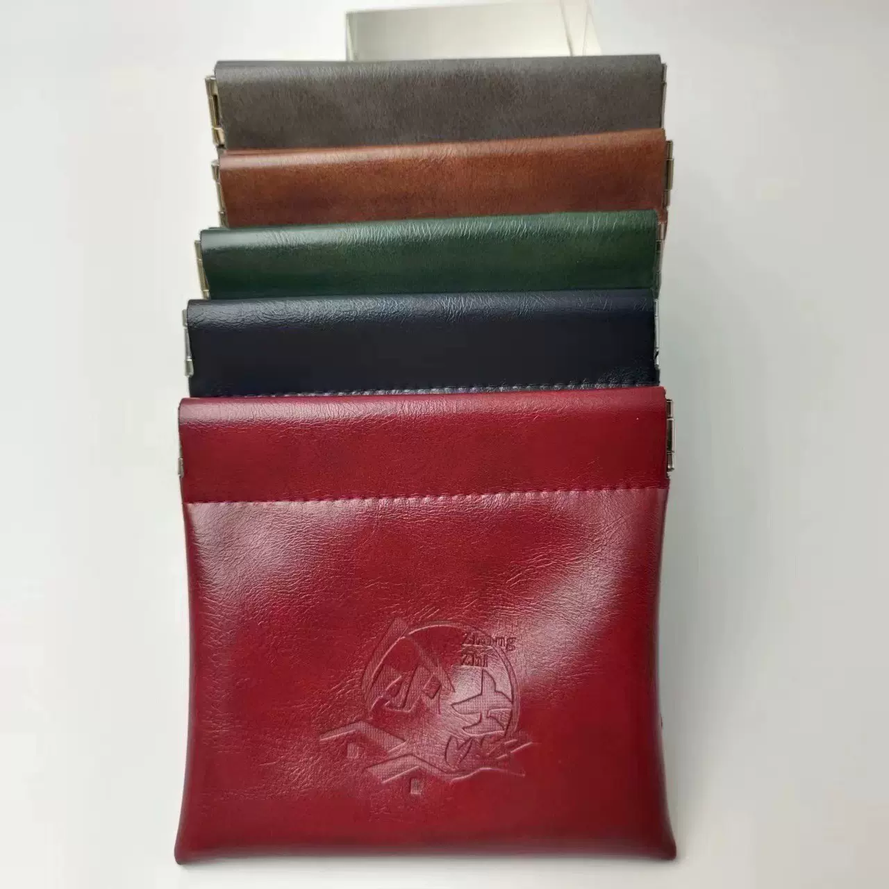 纯色皮革可压印logo免费打样自动闭合零钱银行卡身份证首饰弹片袋