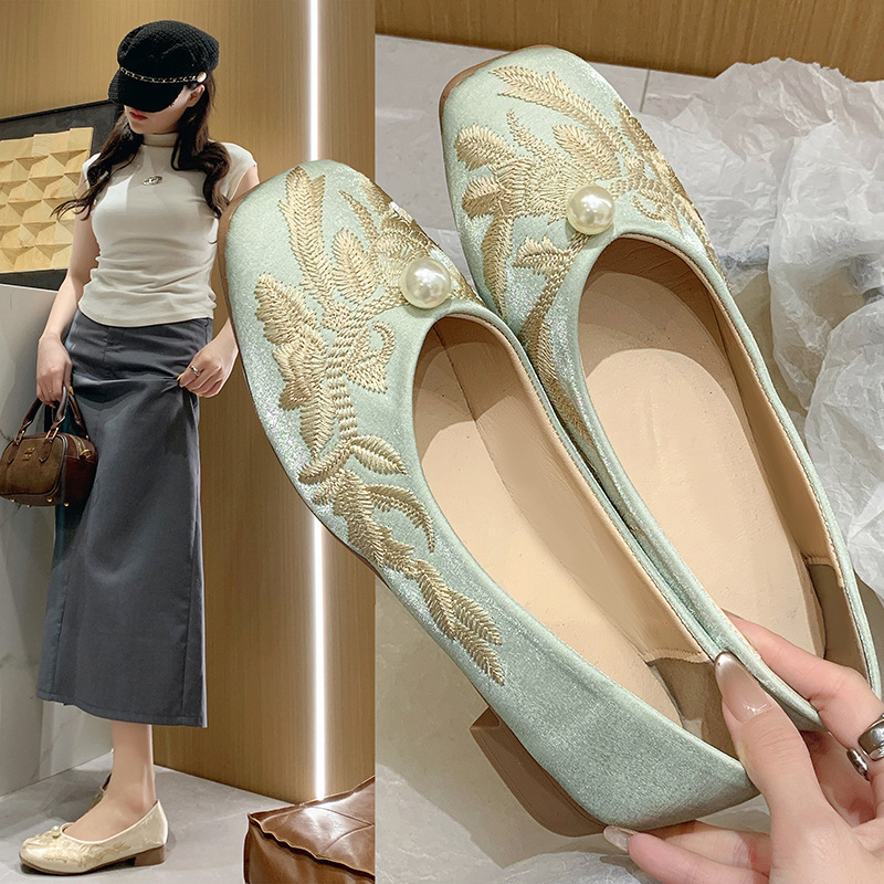 Wedding shoes Chinese style square toe flat