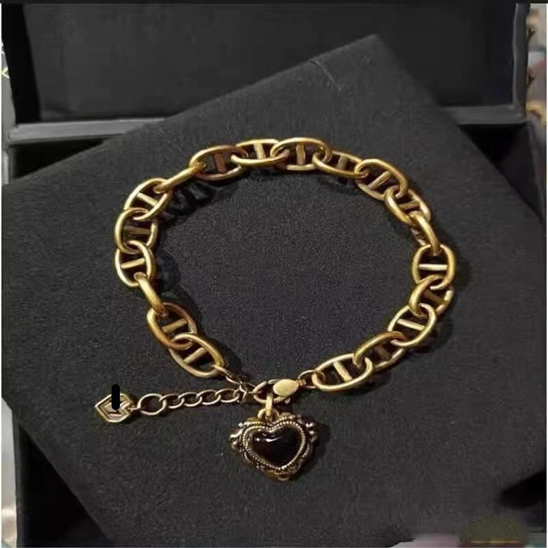 New British Museum Series Pig Nose Black Heart of spades Bracelet Retro Personalized High-value for Girlfriend New British Museum Series Pig Nose Black Heart of spades Bracelet Retro Personalized High-value for Girlfriend