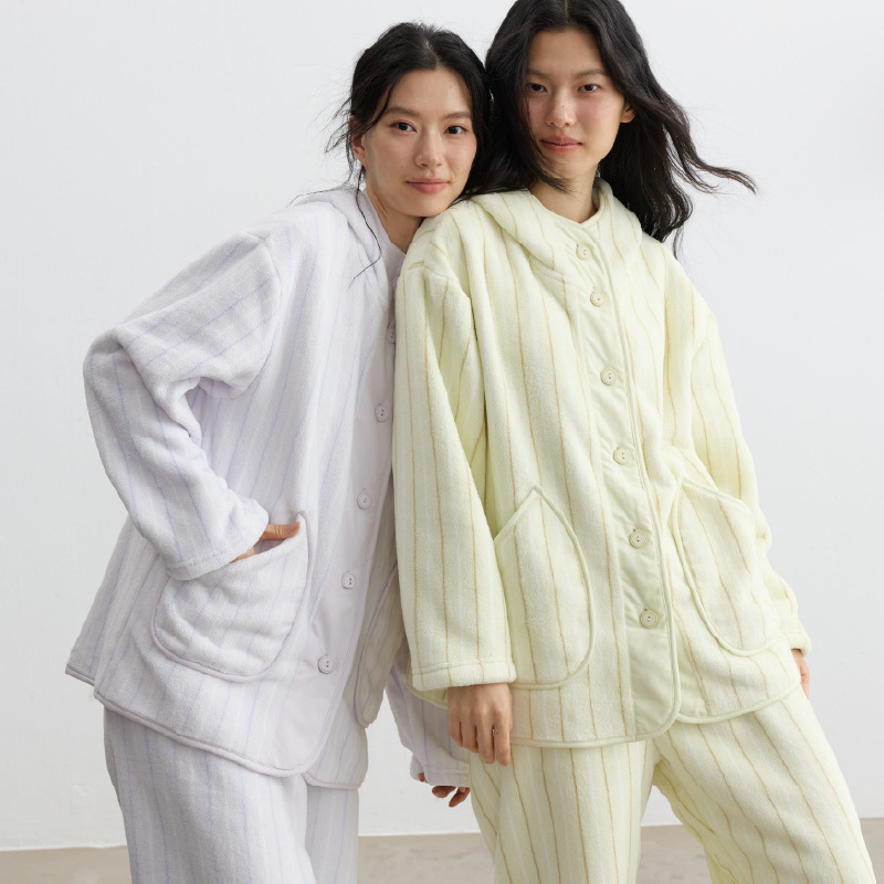 Ashimi warm button-down hooded cardigan set, fleece-lined and thickened, with pockets, solid color, suitable for wearing as loungewear or pajamas Ashimi warm button-down hooded cardigan set, fleece-lined and thickened, with pockets, solid color, suitable for wearing as loungewear or pajamas