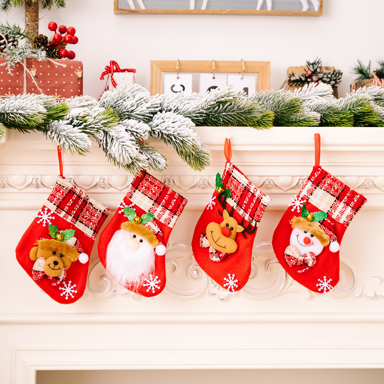 Natal Novas decorações de Natal Floco de neve com sinos Meias de desenho animado Velho boneco de neve Alce Meia de Natal Sacola de presente_voghion.com