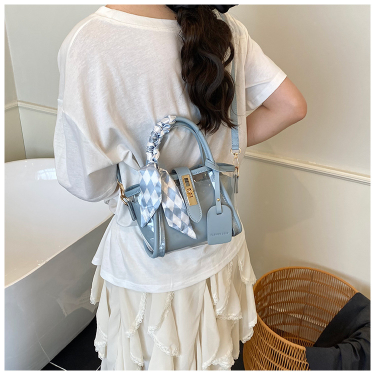 This year's popular women's handbag features a new, stylish and versatile hand-held crossbody bag with a Korean niche design and a bucket bag undefined