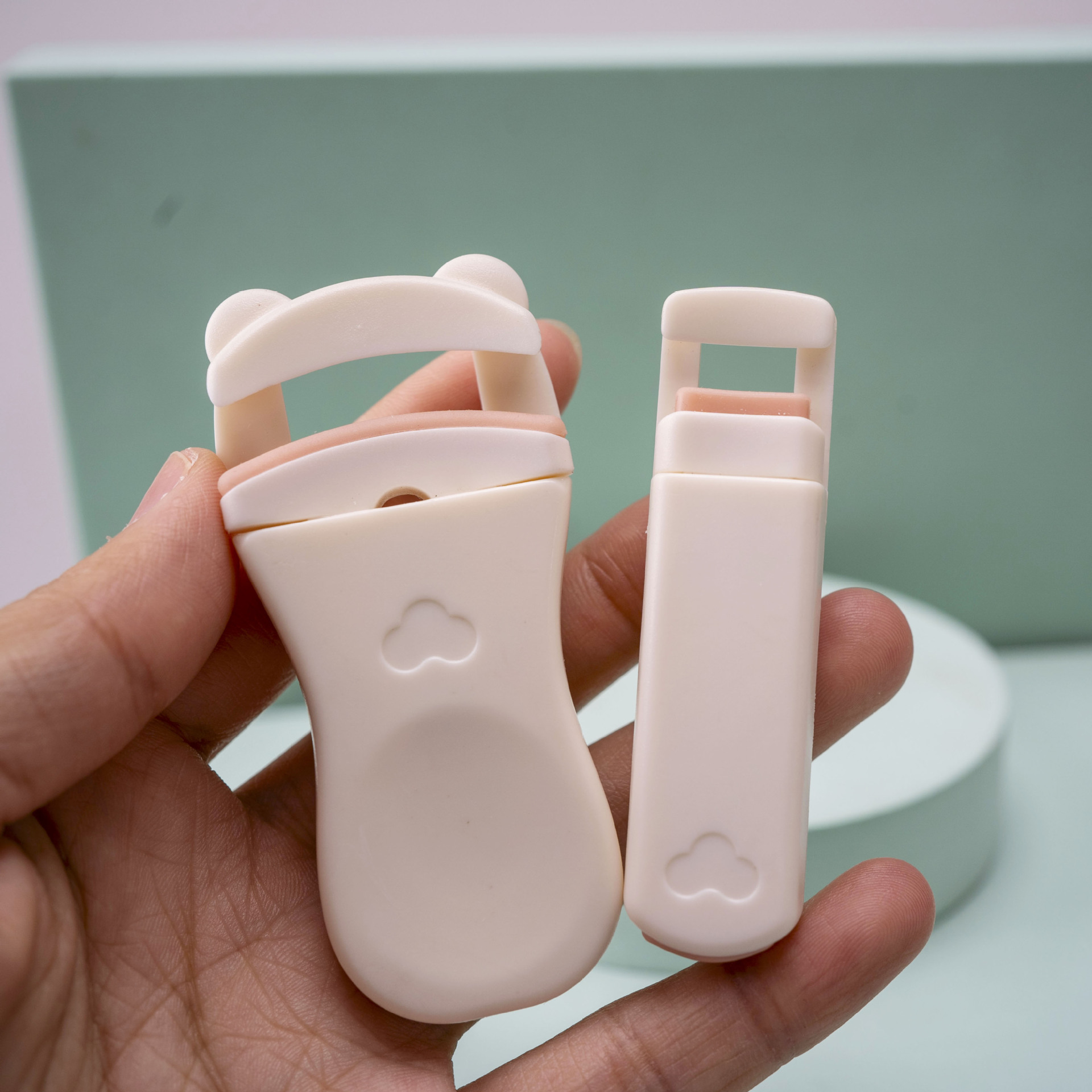 Rizador de pestañas de plástico parcial gran angular pequeño rizador de pestañas parcial de tipo prensa portátil curling combinación de conformación de larga duración