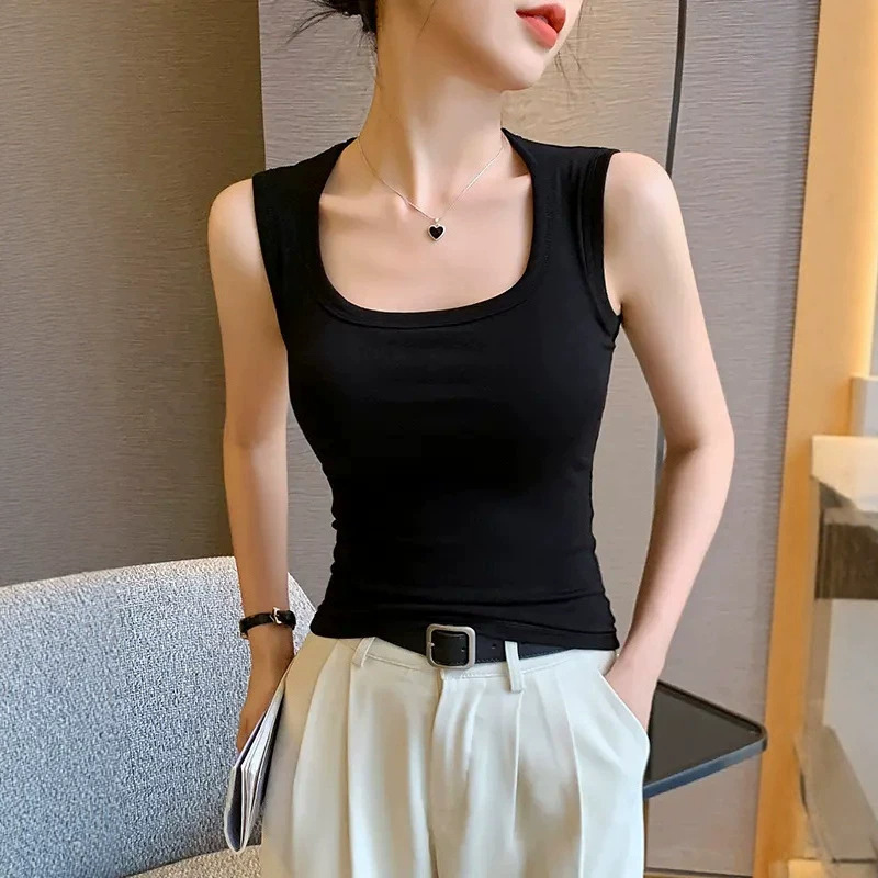 A Wide Selection of Camisole Tops for Women, Suitable for Summer Wear, with a Square Neck Design, Can Be Worn as an Outerwear or as a Base Layer to Cover Side Breasts