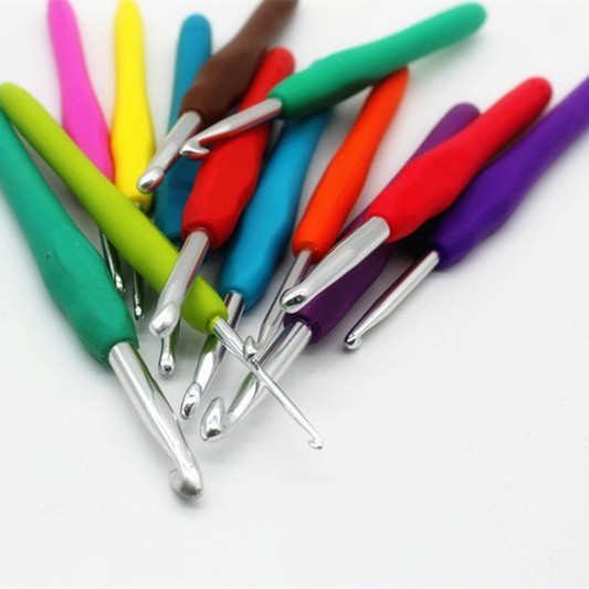 Herramientas de tejer envío gratis alúmina silicona suave mango de ganchillo de lana de color caramelo traje de ganchillo resistente al desgaste antideslizante image 2