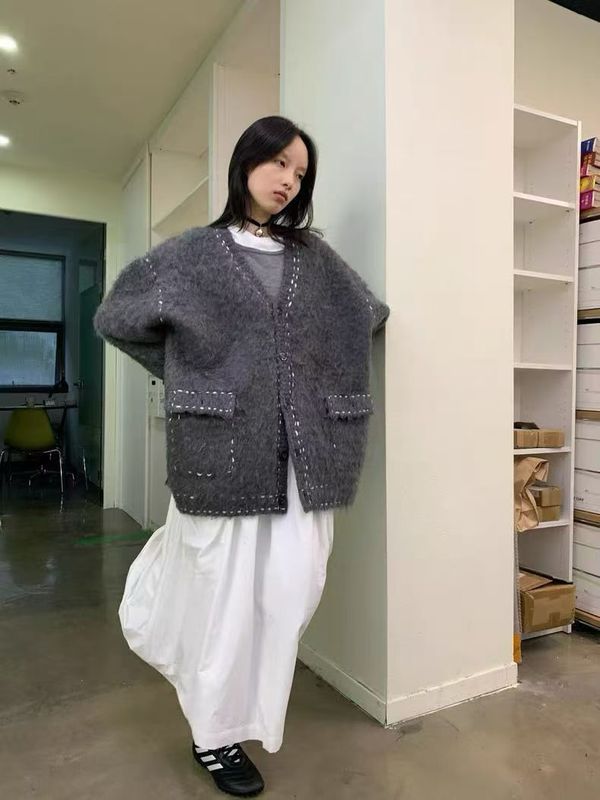 欧美风新款v领毛衣女开衫2025宽松单排扣设计感针织衫外套女装潮|undefined