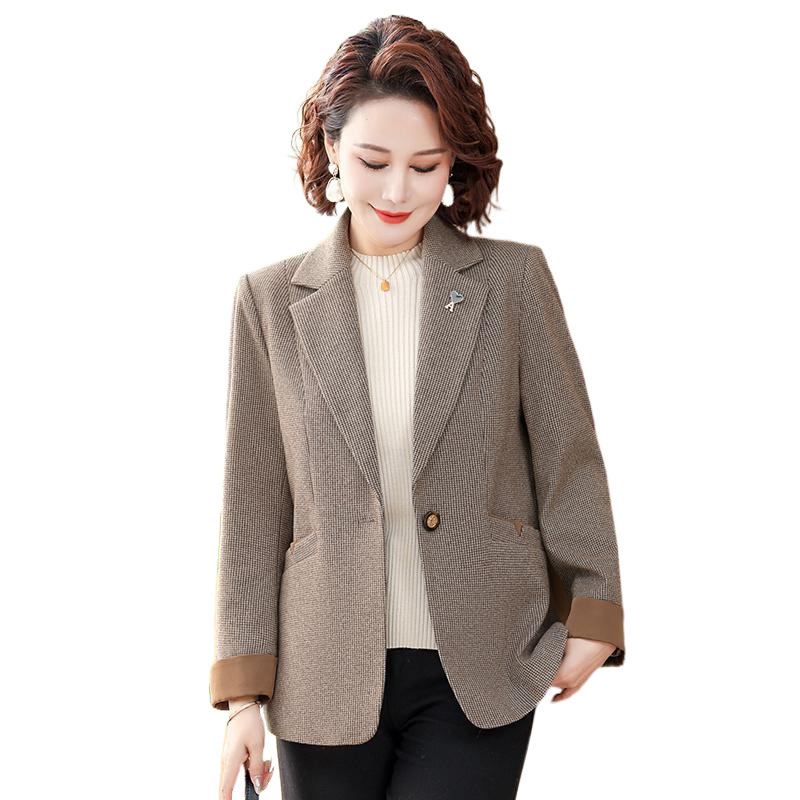 お母さんの春秋の新型の小さいスーツの中年の女性は上着の中で老年の婦人服のカジュアルでゆったりしています。|undefined