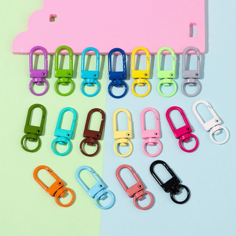 Готовые к отгрузке металлические окрашенные маленькие застежки для дверей, окрашенные методом распыления маленькие брелоки, разноцветные маленькие подвесные застежки, декоративные автомобильные ключи.