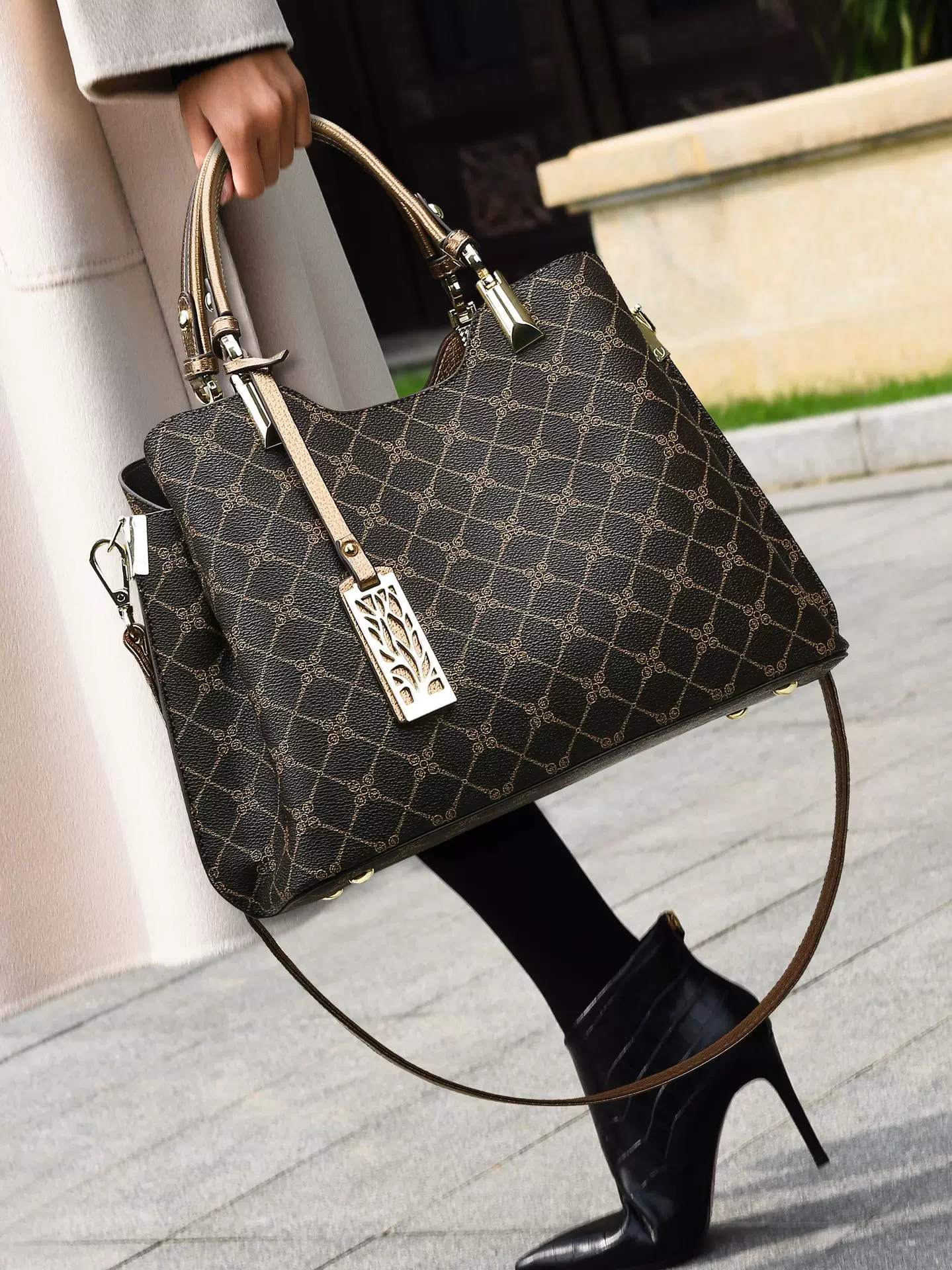 手提包新款百搭印花女士包包时尚气质妈妈包大容量通勤手拎托特包