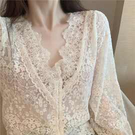 雪纺女上衣秋季洋气长袖短款宽松蕾丝衫时尚设计感小心机v领小衫