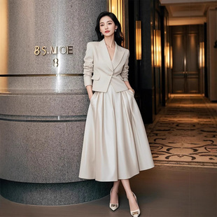 �n��chic���b�¿�Ů�b�r�����ͨ�ڴ���һ���ך��|���b���bȹ��Ů