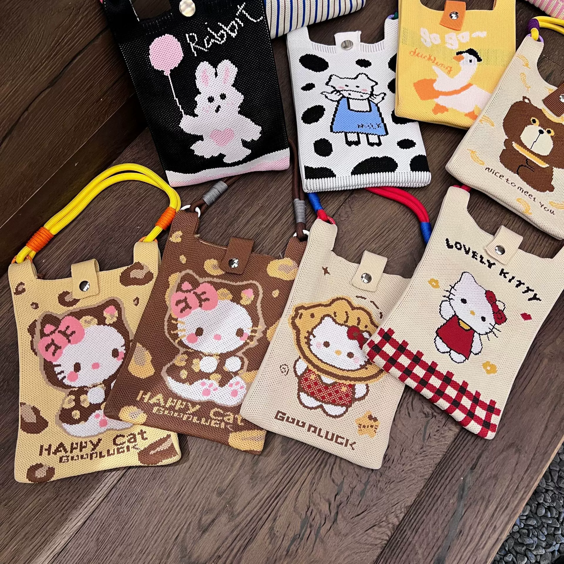 新款百搭超萌可爱超洋气手机包时尚少女街头流行单肩斜挎立体编织