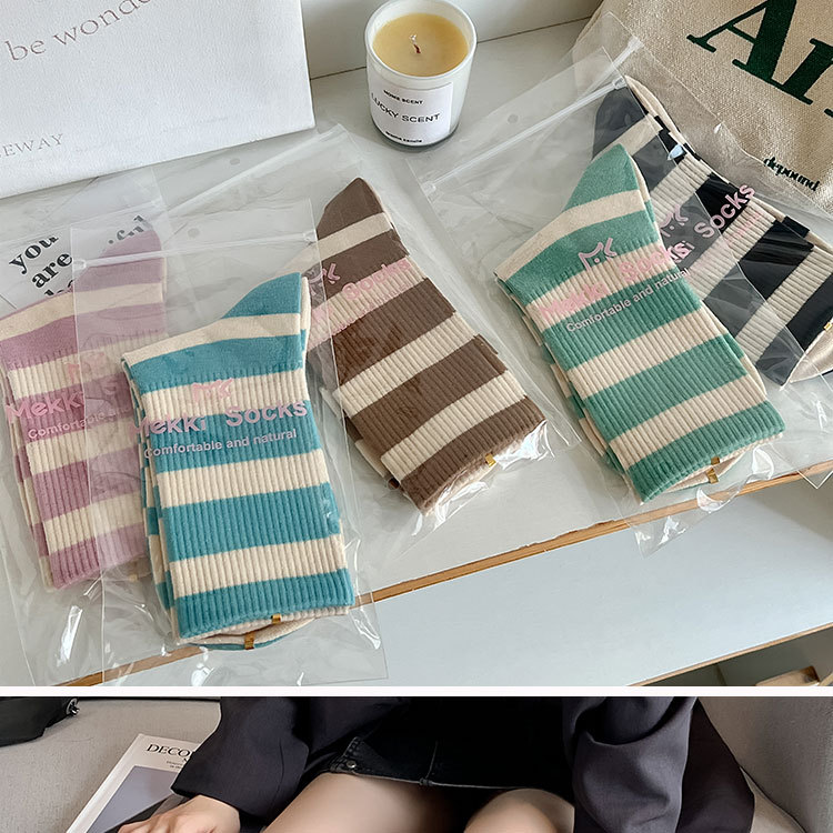 Women's Classic Style Streetwear Stripe Cotton Crew Socks A Pair display picture 3