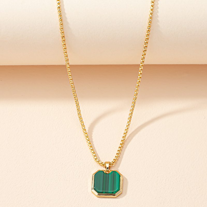 Square Brand Pendant Necklace Female Niche Green Collarbone Chain display picture 1