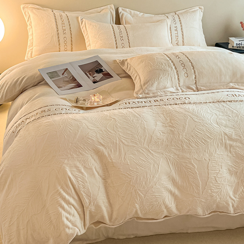 High-end engrosado leche de terciopelo tallado cuatro piezas de otoño y invierno cálido sábanas de terciopelo de doble cara cubierta sábanas de cama