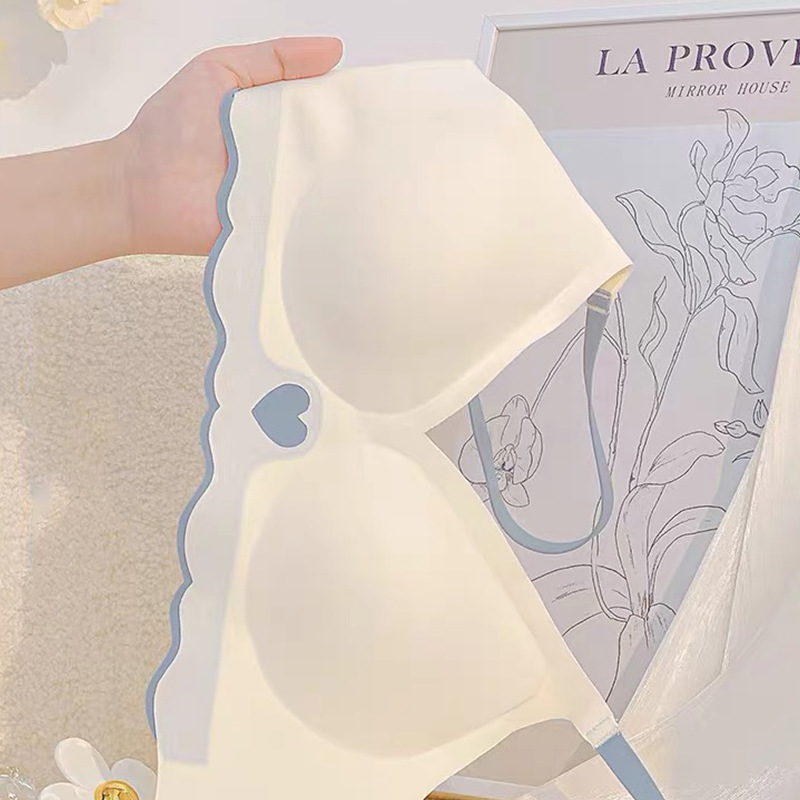 El pecho grande de las mujeres de la ropa interior fina del verano inconsútil y el pequeño pecho empuja hacia arriba el pecho-cierre la belleza detrás del sujetador traje inalámbrico del sujetador