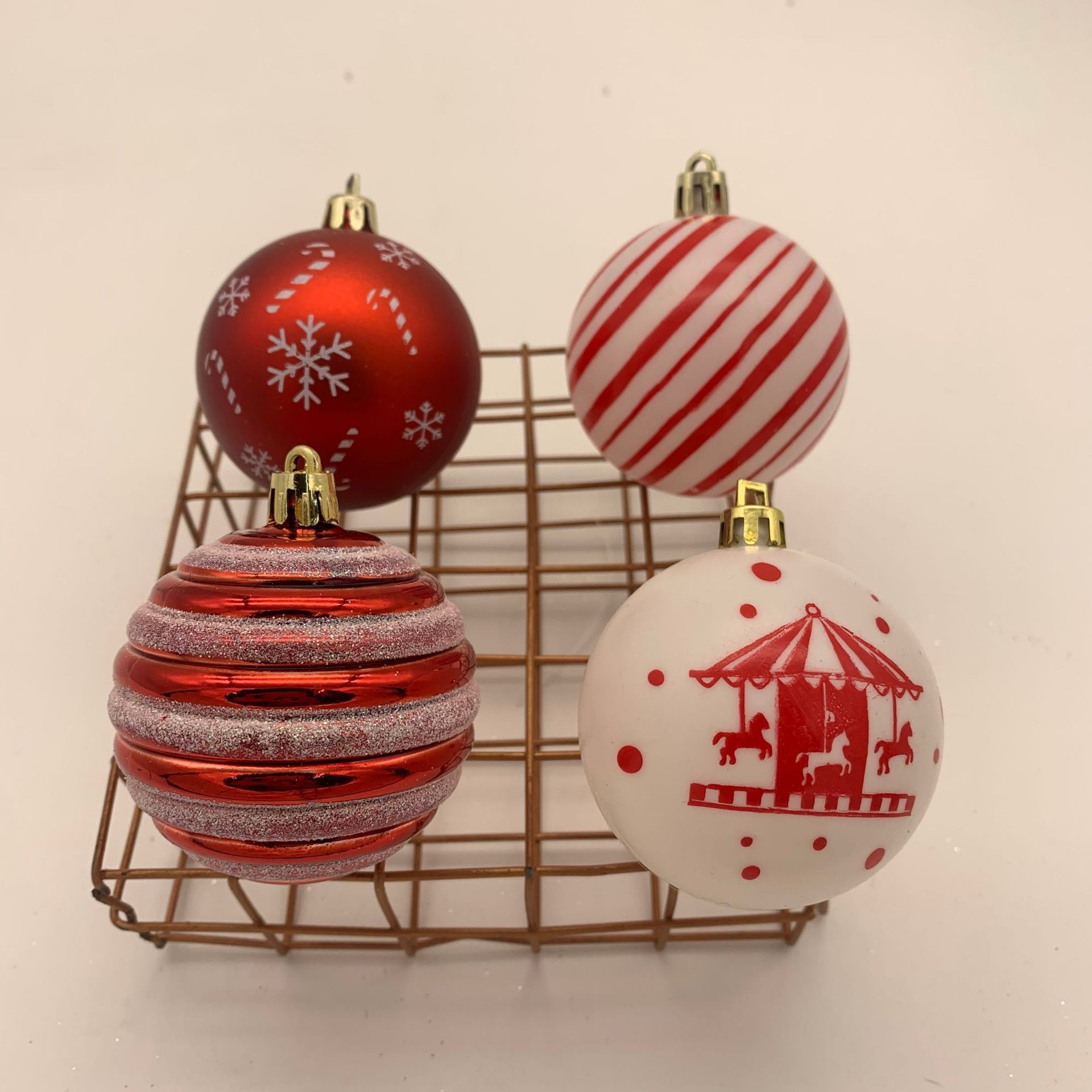 Nueva bola pintada de Navidad 6cm set 24 rojo y blanco serie de ventanas de árbol de Navidad colgante de decoración de boda