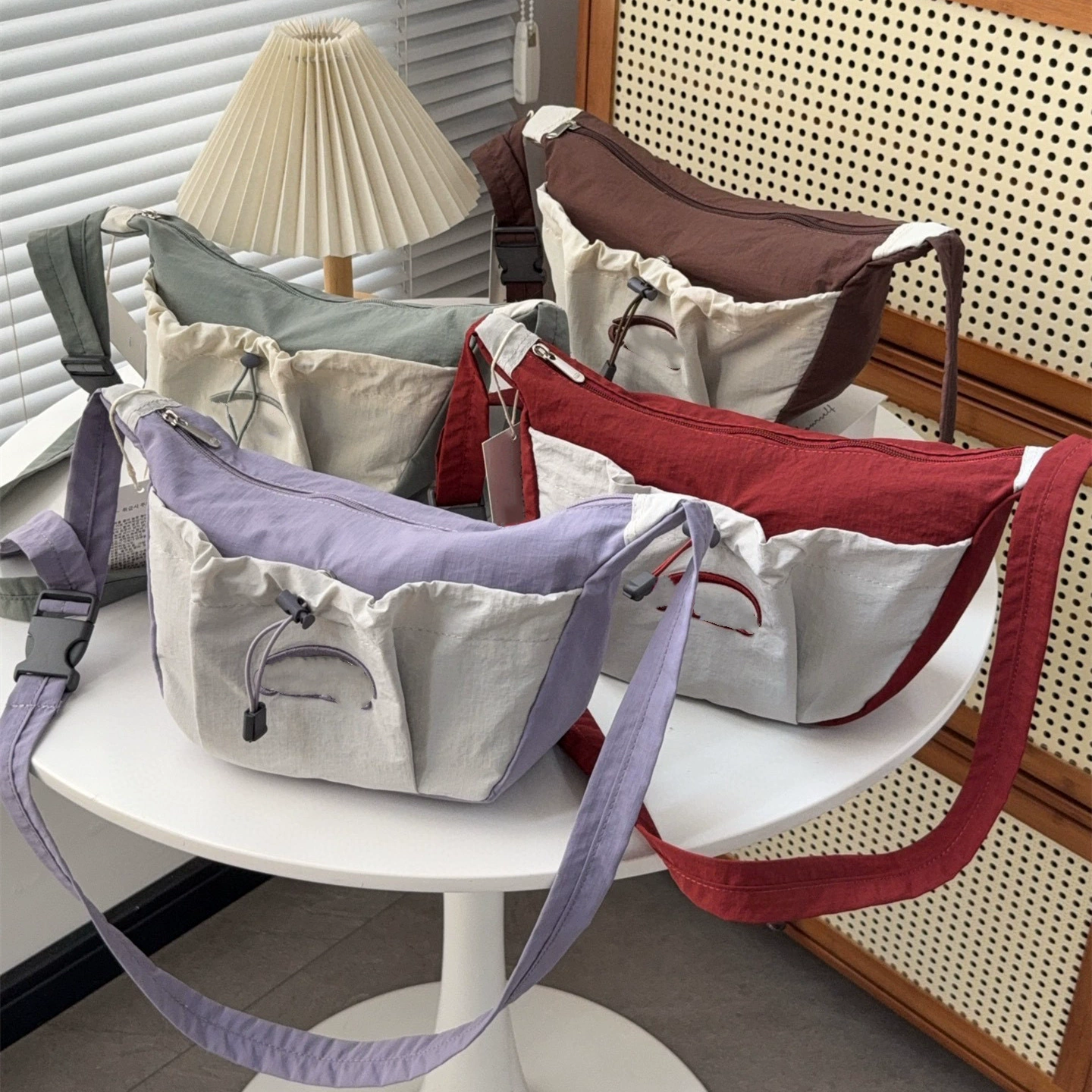 EM новая сумка подмышки, сумка через плечо, трехмерные вышитые буквы, корейская сумка контрастного цвета, нагрудная сумка через плечо для поездок на работу на открытом воздухе