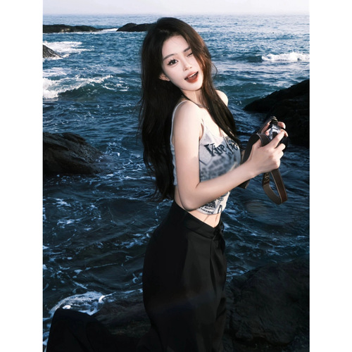 Sleeveless short gray letter printed suspender short vest for women V-neck tight inner and outer wear hot girl breast wrap