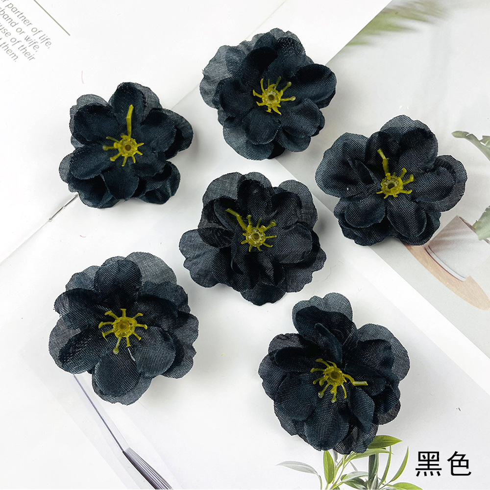 검은색