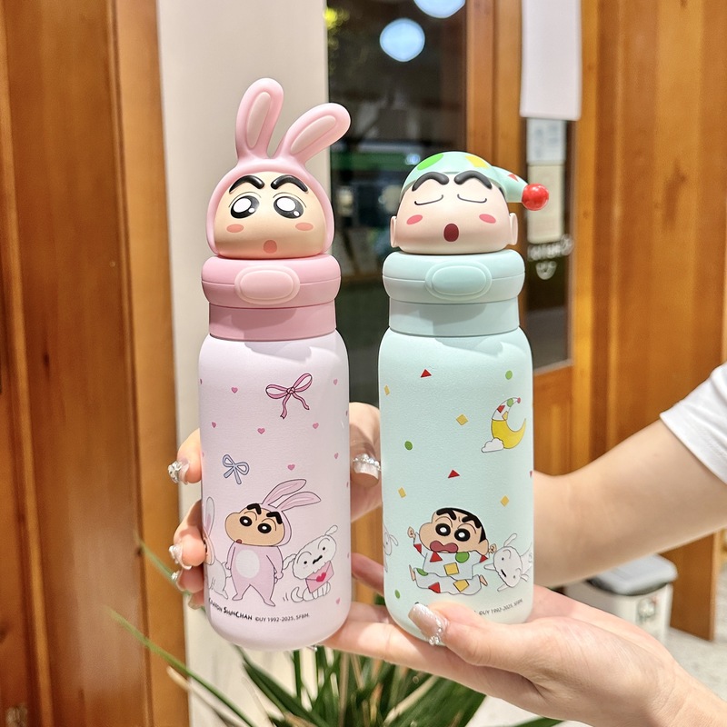 クレヨンしんちゃん共同ブランドストロー魔法瓶カップ、高見えする子供用ウォーターカップ、男の子と女の子の水筒、学校に通う学生専用|undefined