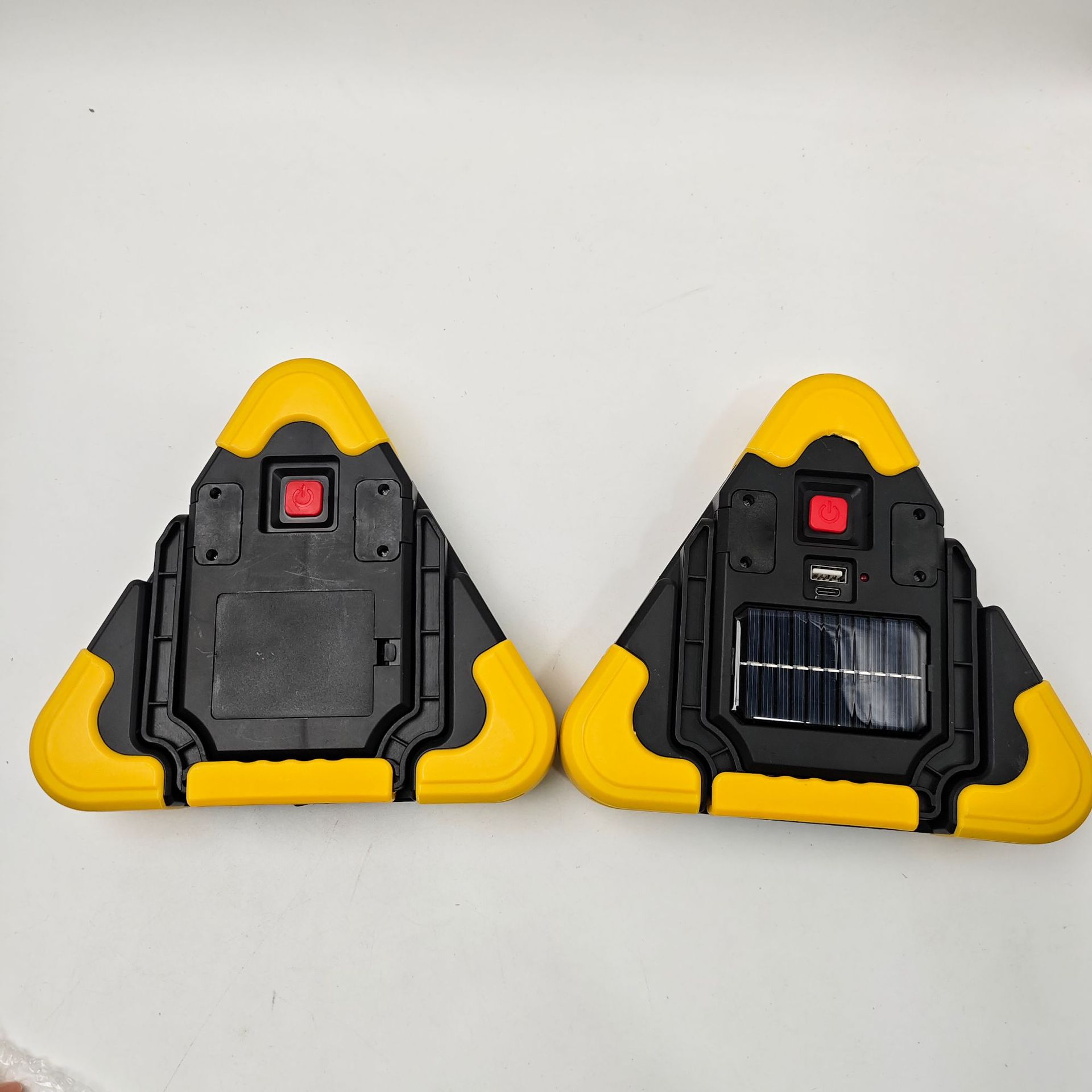 Car warning sign with LED lighting, USB charging port, solar-powered triangular warning sign
