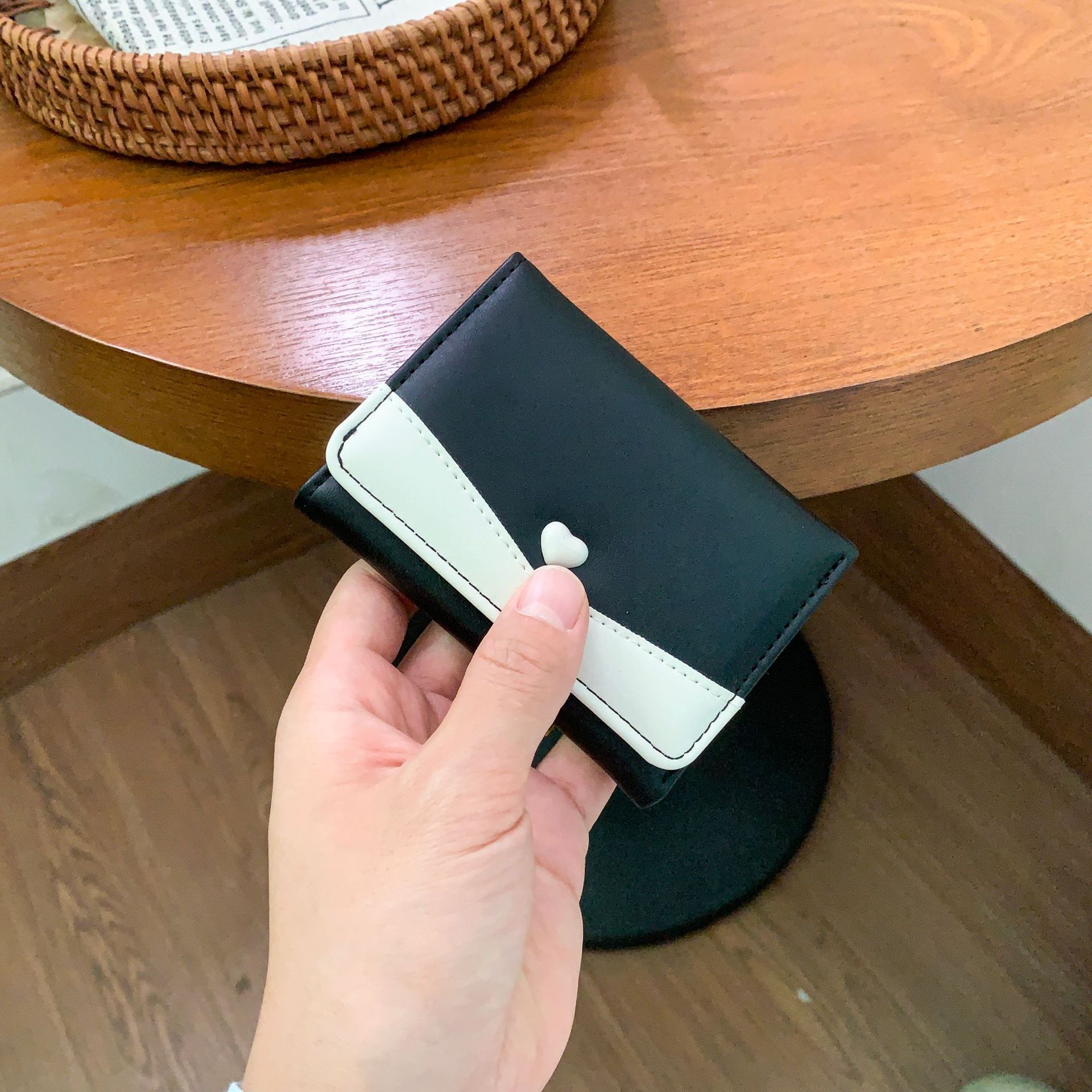 Cartera Corta de Mano para Mujer de PU Plegable y Multicapa para Uso Diario image 3