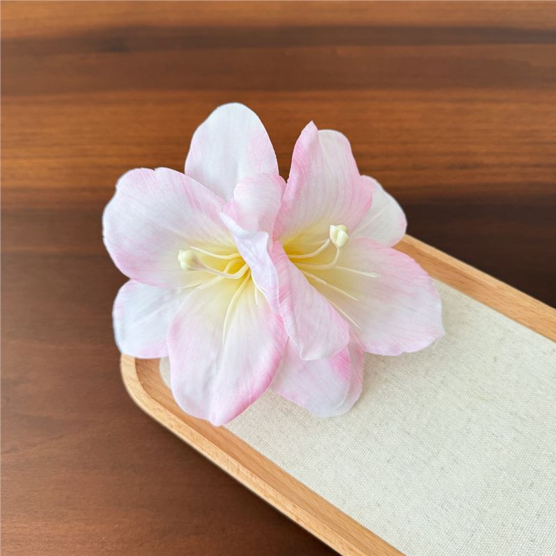 Simulación Hemerocallis lirio flor accesorios de bricolaje flores de seda accesorios de tiro con cabeza de flor flor de celebración de boda pieza hecha a mano de una sola cabeza