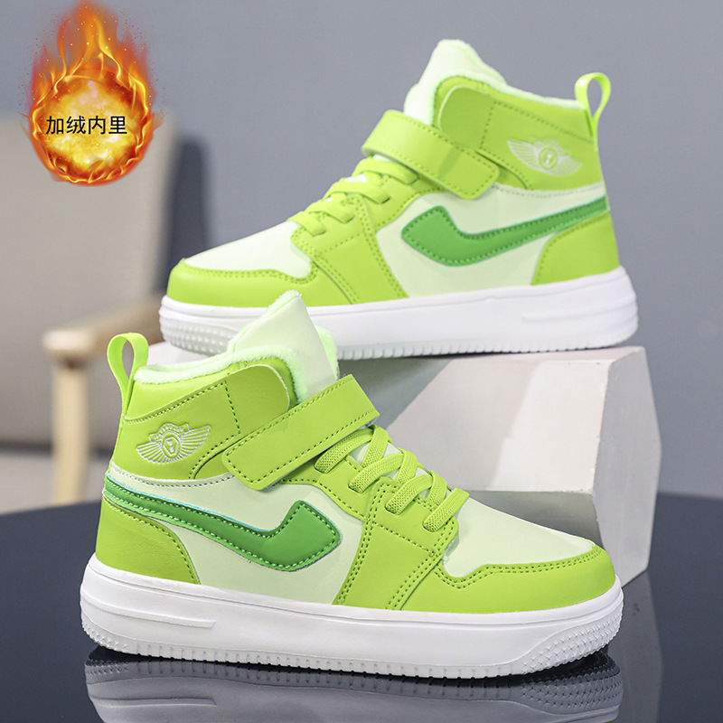 Insulated winter sneakers for students