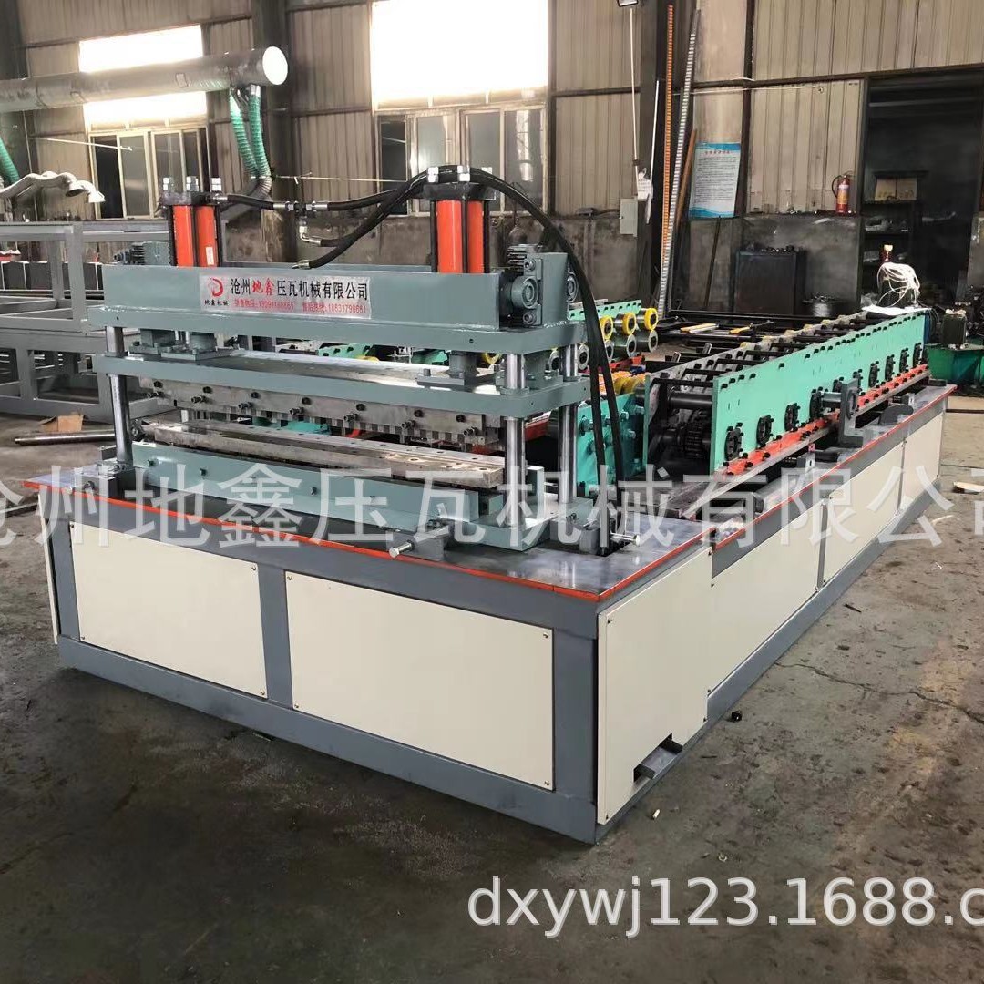 定制保温外墙金属调花板机器沧州地鑫压瓦机