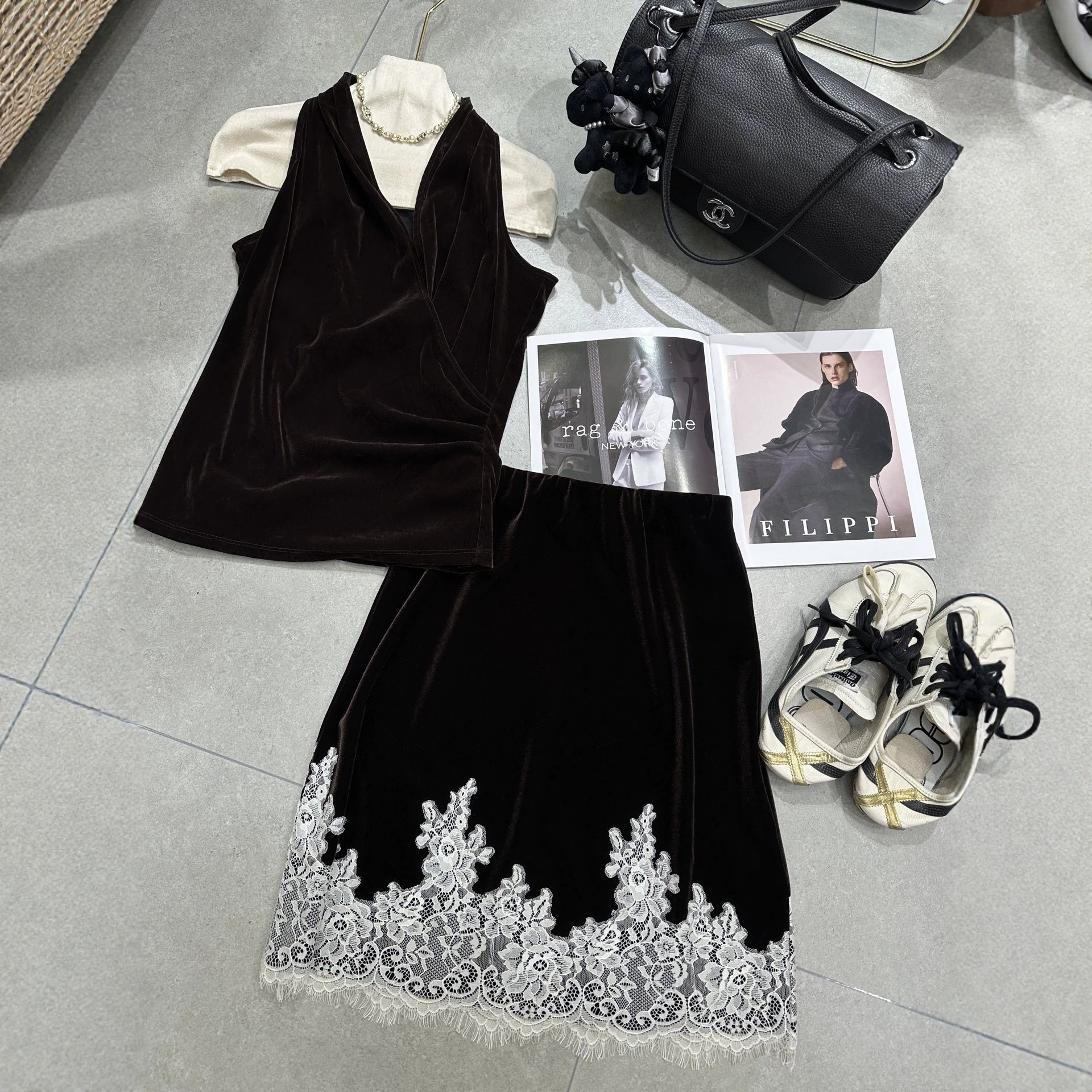 Autumn and winter velvet skirt with elastic waist, embroidered lace trim, medium-length skirt, draping and stylish, versatile Chinese-style half skirt